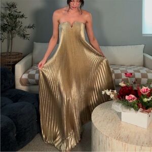 L’IDEE BLACK TIE GOWN IN GOLD